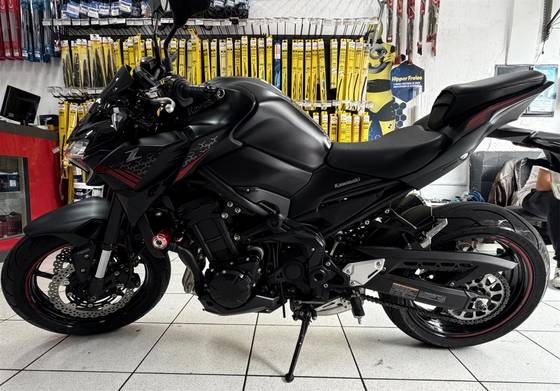 KAWASAKI Z900 KAWASAKI Z900